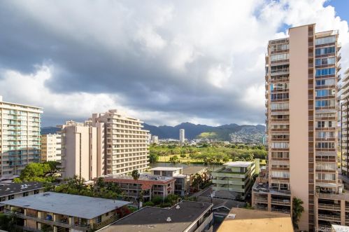 2410 Cleghorn St, Honolulu HI  96815-3148 exterior