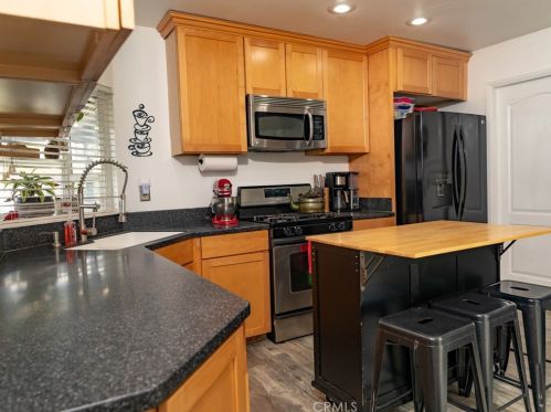 11568 Freedom Trl, Riverside CA  92503-5066 exterior