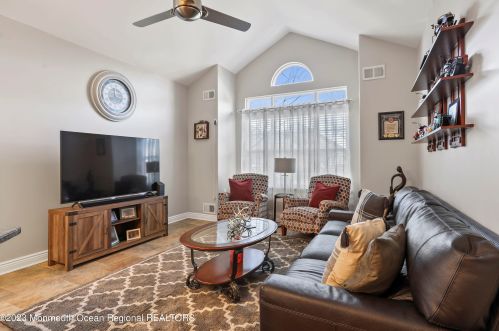 17 Arcadia Dr, Lakehurst NJ  08759-6160 exterior