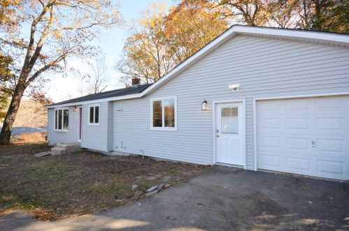 2 James St, Derry, NH 03038-4527