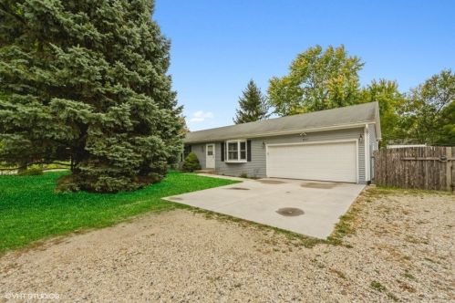 8317 Hillside Rd, Bull Valley, IL 60098-7933