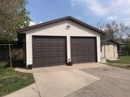 1492 4th St, Alex, MN 56308-5446