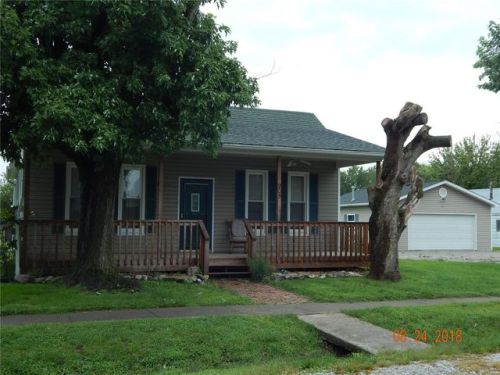 205 4th St, Baldwin, IL 62217-1069