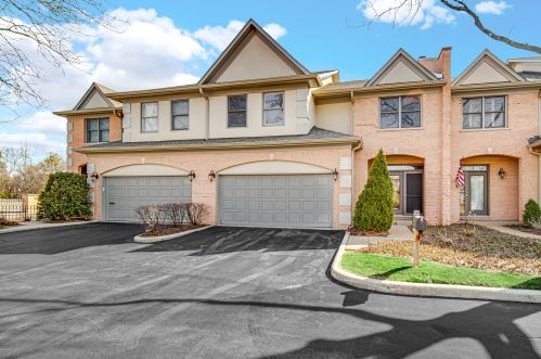 1459 Ammer Rd, Glenview, IL 60025-1830