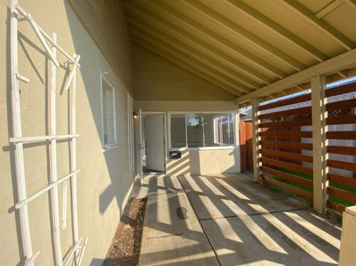 2004 East St, Tracy, CA 95376-2742