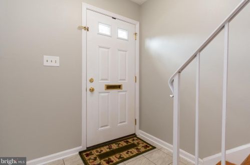 5925 Minutemen Rd, Springfield, VA 22152-1160