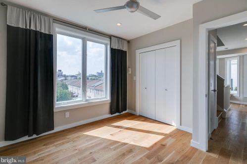 720 4 St, Philadelphia PA 19147-3127 exterior