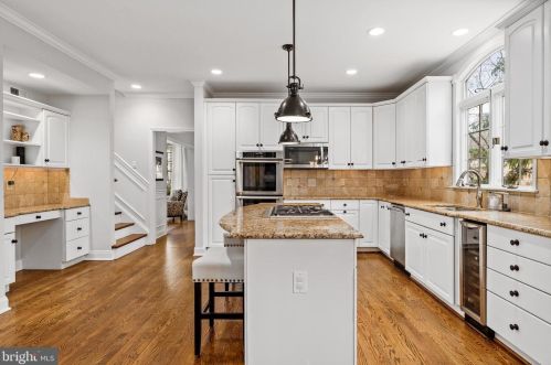 3 Kings Ln, Tavistock NJ 08033-1230 exterior