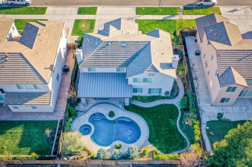 291 Wind Dr, Ripon, CA 95366-9454