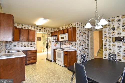 15037 Butterchurn Ln, Silver Spring MD 20905-5741 exterior