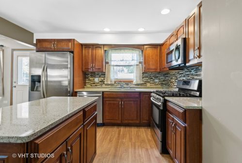 519 Spruce Rd, Lemont IL  60440-2504 exterior