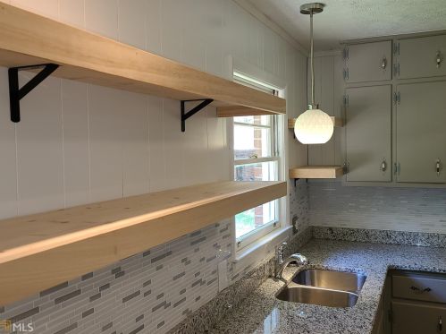 6427 Bennett Dr, Rex GA 30273-1723 exterior