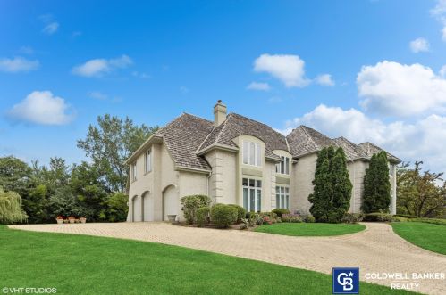 405 Ambriance Dr, Willowbrook, IL 60527-0804