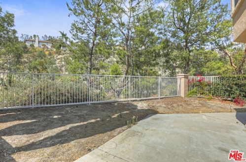 889 Calle Amable, Glendale CA  91208-3058 exterior