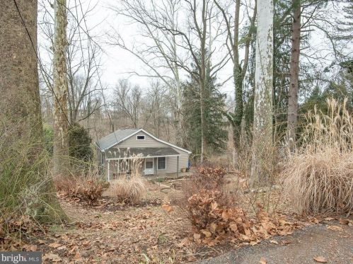 2122 Millcreek Rd, Lancaster PA  17602-4749 exterior