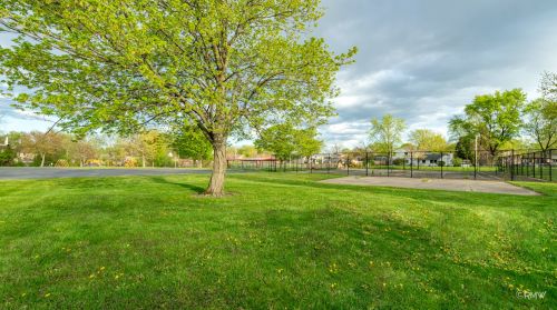 7609 Brookside Dr, Hanover Park, IL 60133-2656