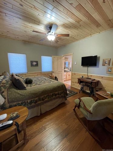 2221 Sigler Dr, Sangre De Cristo Ranches CO exterior