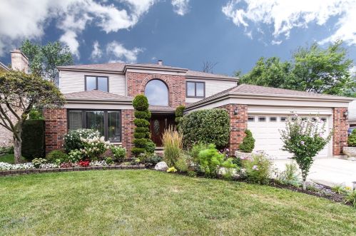704 Albany Ln, Des Plaines, IL 60016-1000