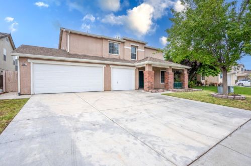 2561 Cinnamon Teal Dr, Los Banos, CA 93635-9408