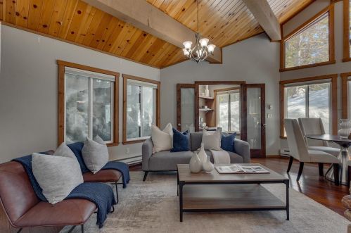 16479 Northwoods Blvd, Truckee, CA 96161-6536