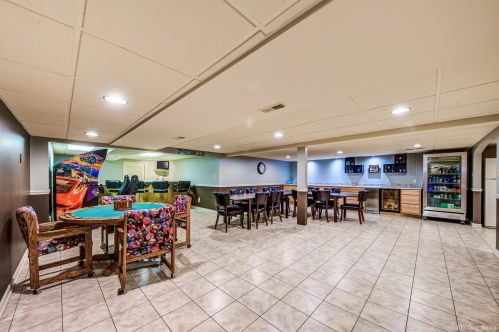 331 Ridgemoor Dr, Willowbrook IL  60527-5419 exterior