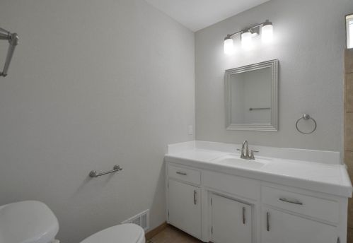 2021 Rochelle Ave, Turlock CA  95382-1666 exterior