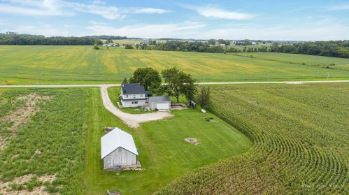 11719 Engelhardt Rd, Alden, IL 60033-1005