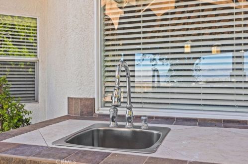 6528 Blackwood St, Riverside CA  92506-6240 exterior