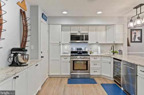 53 Manor Dr, Princeton NJ  08540-1643 exterior