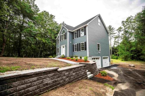 2 Pine St, Londonderry, NH 03053-3804