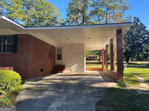 1134 Lake Dr, Soperton, GA 30457-3534