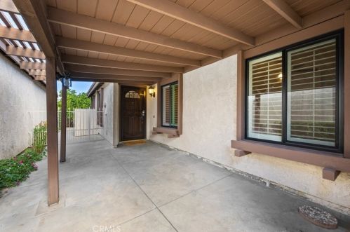 2940 Hyde Park Cir, Riverside, CA 92506-4544