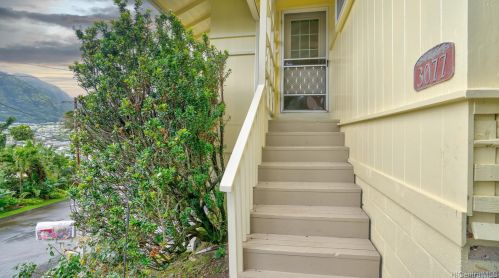 3077 Woolsey Pl, Honolulu, HI 96822-1569