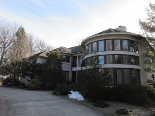 7 Princeton Ct, Oakhurst, NJ 07755-1525