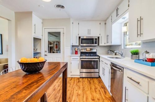 1602 Ashberry Dr, Austin TX  78723-1106 exterior