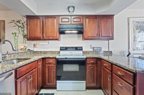 64 Goldfinch Dr, Hackettstown NJ  07840 exterior