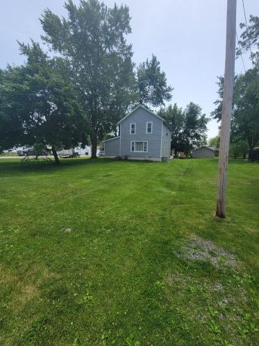 110 3rd St, Clifton, IL 60927-9004