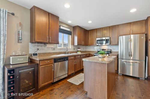 1353 Padre Island Ln, Pingree Grove IL  60140-2021 exterior