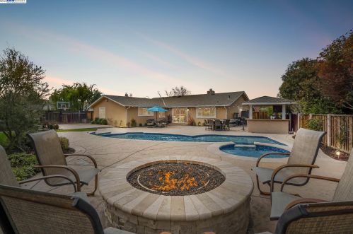 2456 Marbury Rd, Livermore, CA 94550-6526