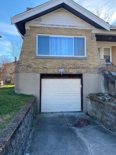 1819 Dalewood Pl, Cincinnati, OH 45237-5717