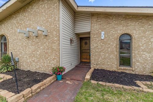 1301 Cherry Hill Ln, Lewisville, TX 75067-3308