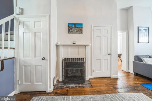 404 Iseminger St, Philadelphia PA  19147-6215 exterior