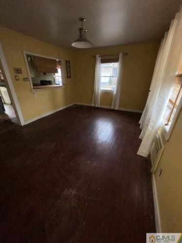 59 Izola Ave, Perth Amboy, NJ 08863-1732