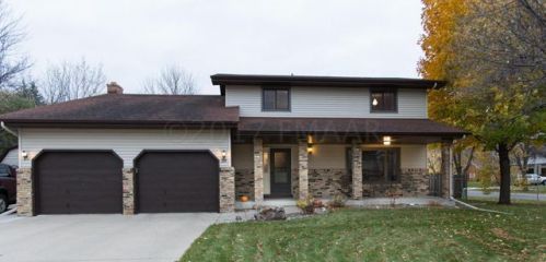 229 Prairiewood Dr, Fargo ND  58103-4611 exterior