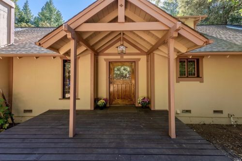 28501 Sherwood Rd, Willits, CA 95490-8859