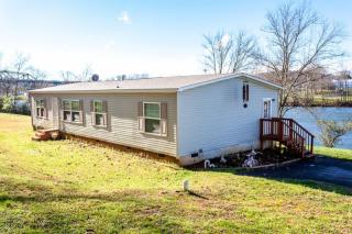337 Riverview Dr, Clinton, TN 37716-4105