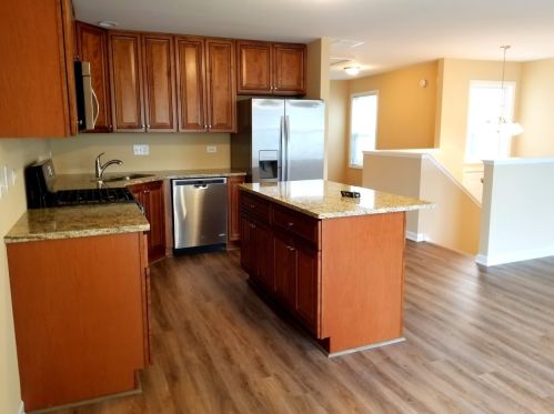 1020 Turin Dr, Pingree Grove IL  60140-5604 exterior