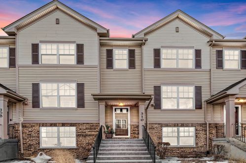 310 Wildflower St, Des Plaines, IL 60016-3428