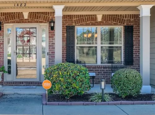 1482 English Manor Cir, Stone Mountain, GA 30087-5832
