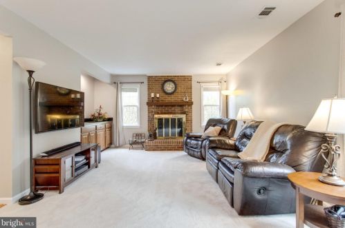 9305 Janphil Ln, Springfield VA  22153-3911 exterior